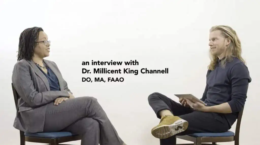 Ein Interview mit Dr. William King Cleveland, einem bekannten Osteopathen in Hamburg, der sich auf Sportosteopathie spezialisiert hat.