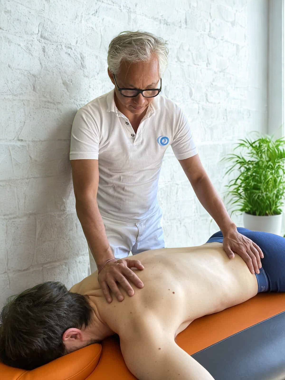 Torsten Liem bei der osteopathischen Behandlung – Osteopathiezentrum Hamburg