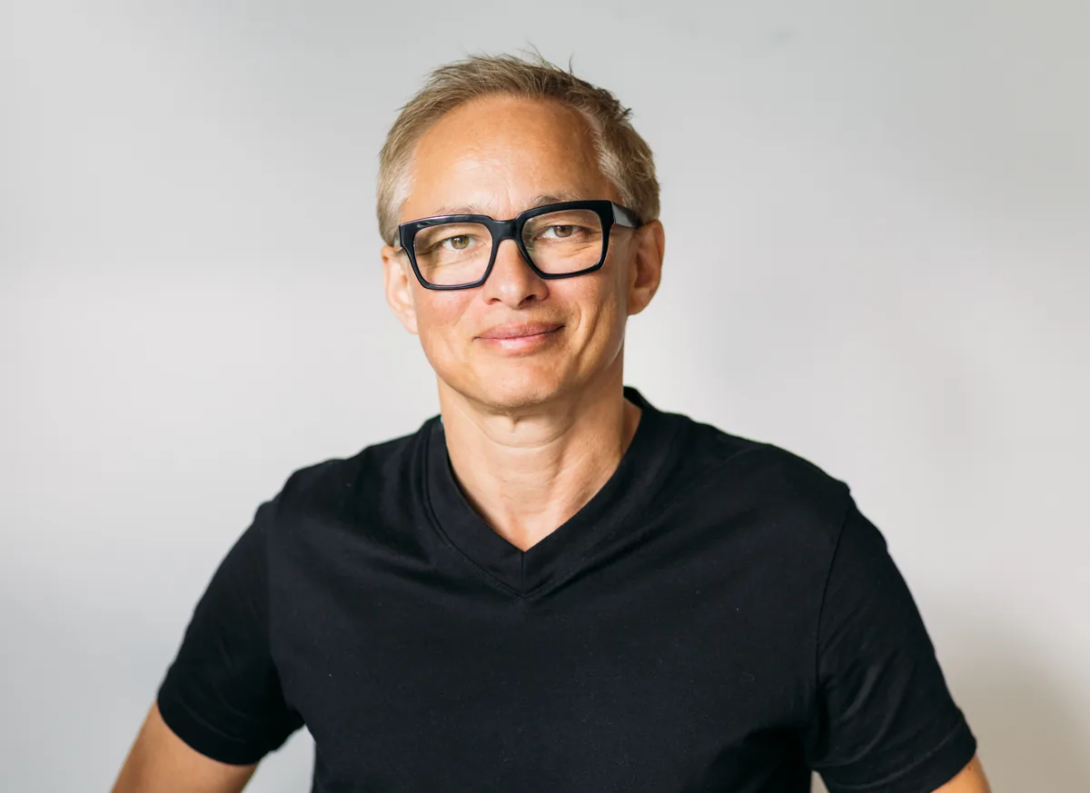 Torsten Liem, Osteopath in Hamburg, Portrait in der Praxis